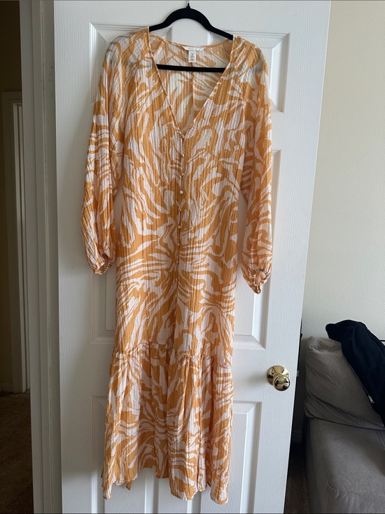 H&M Dresses & Skirts - H&M White and Mustard Yellow AnimalPrint Maxi Dress Crinkled Fabric